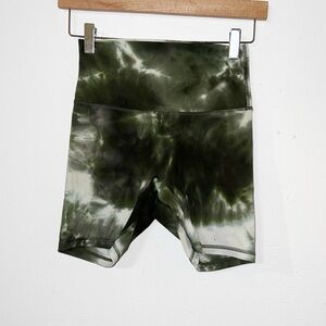 Lifts green tie dye women’s activewear high rise 6” inseam biker shorts